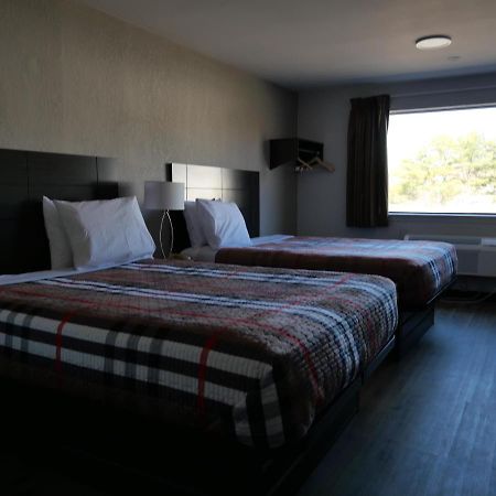 Hilltop Express Inn Groton Buitenkant foto