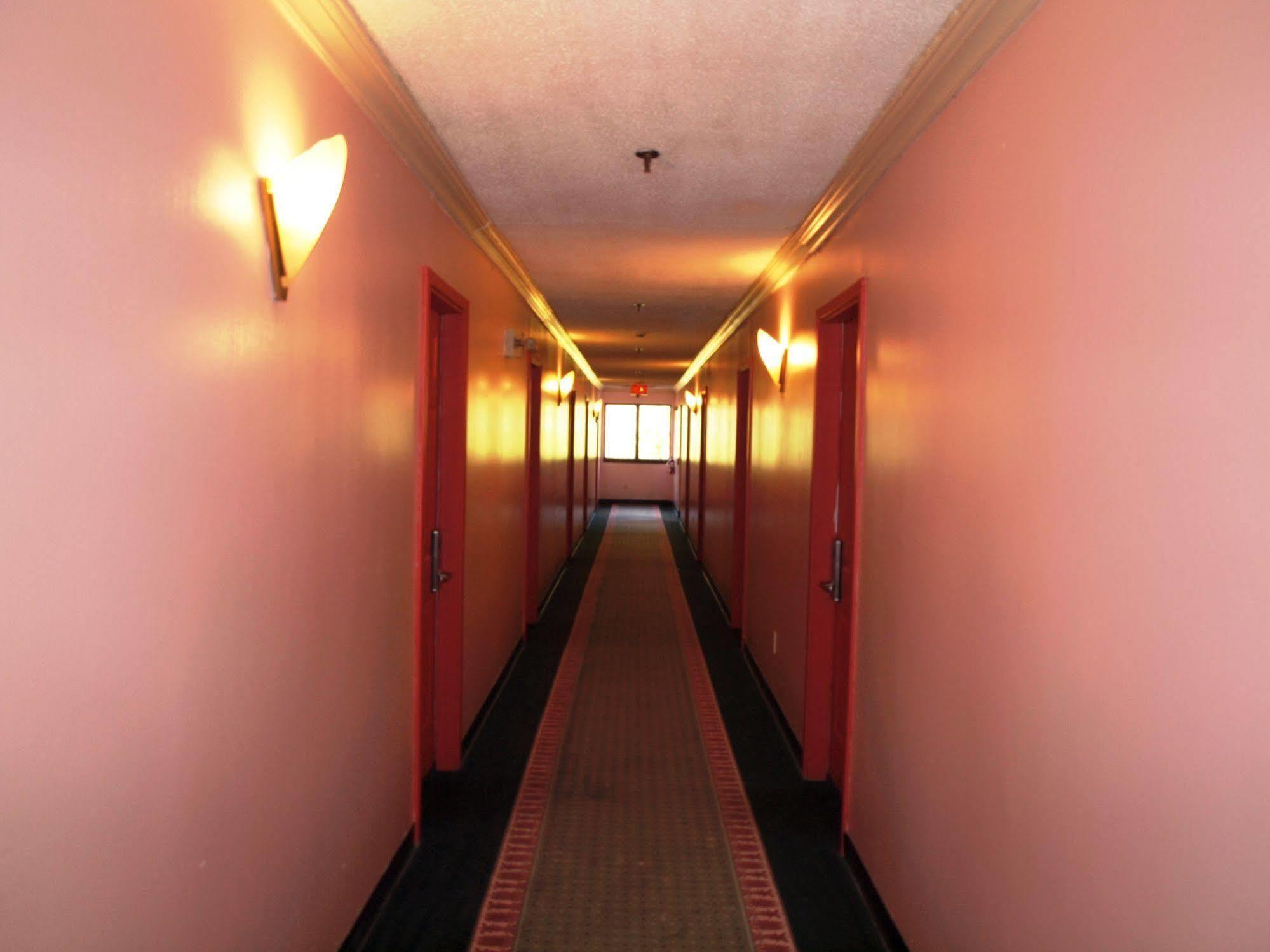 Hilltop Express Inn Groton Buitenkant foto