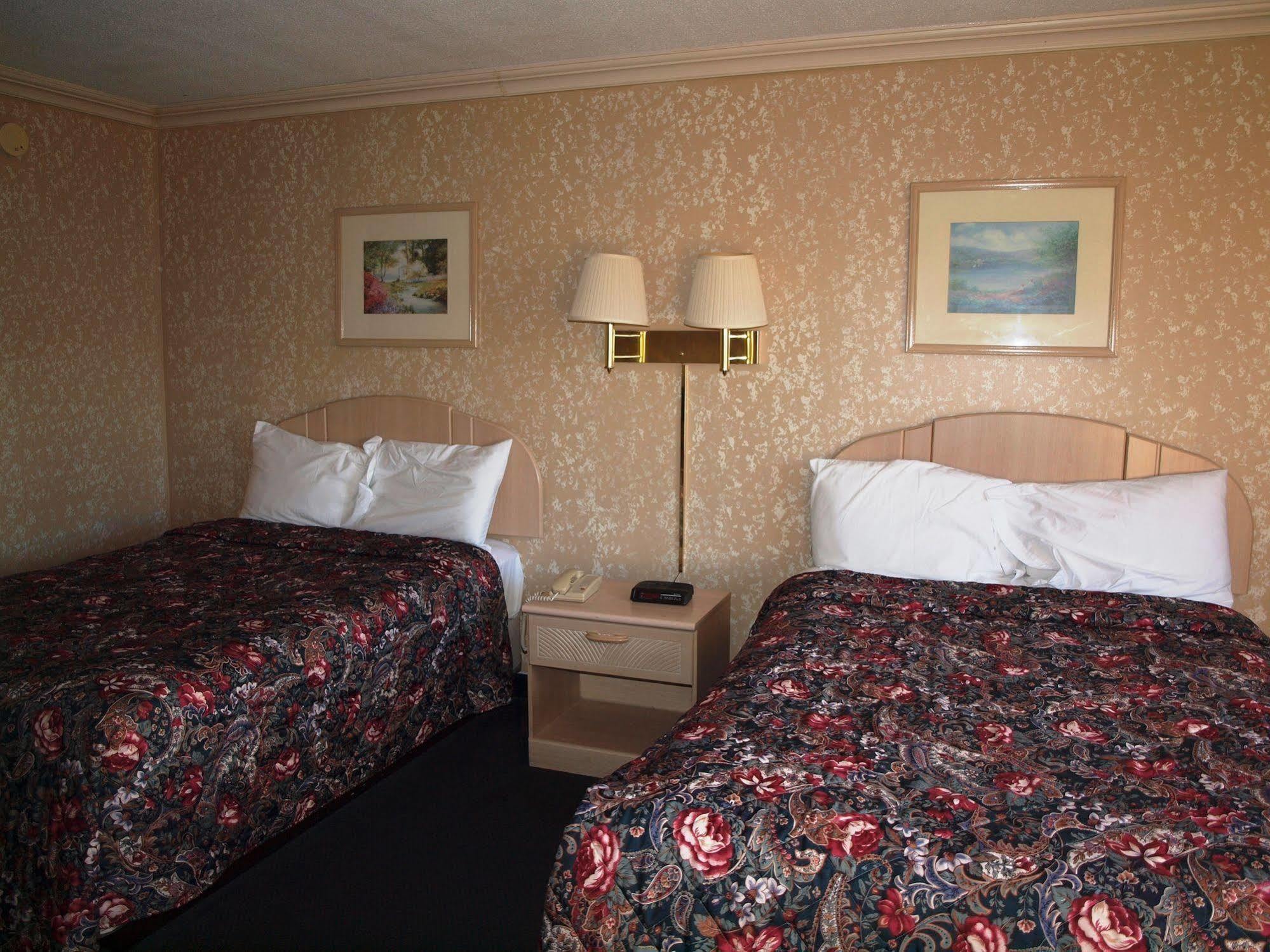 Hilltop Express Inn Groton Buitenkant foto