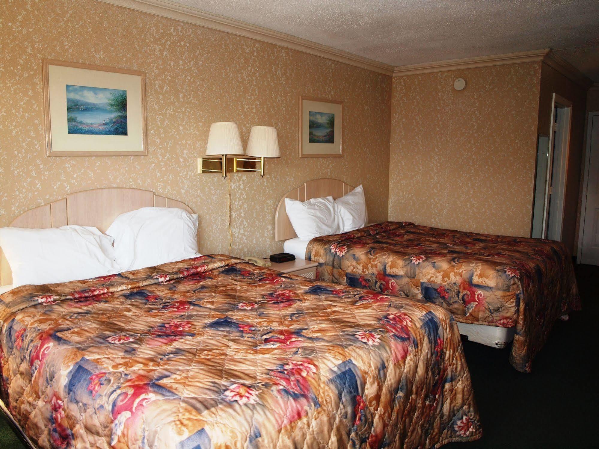 Hilltop Express Inn Groton Buitenkant foto