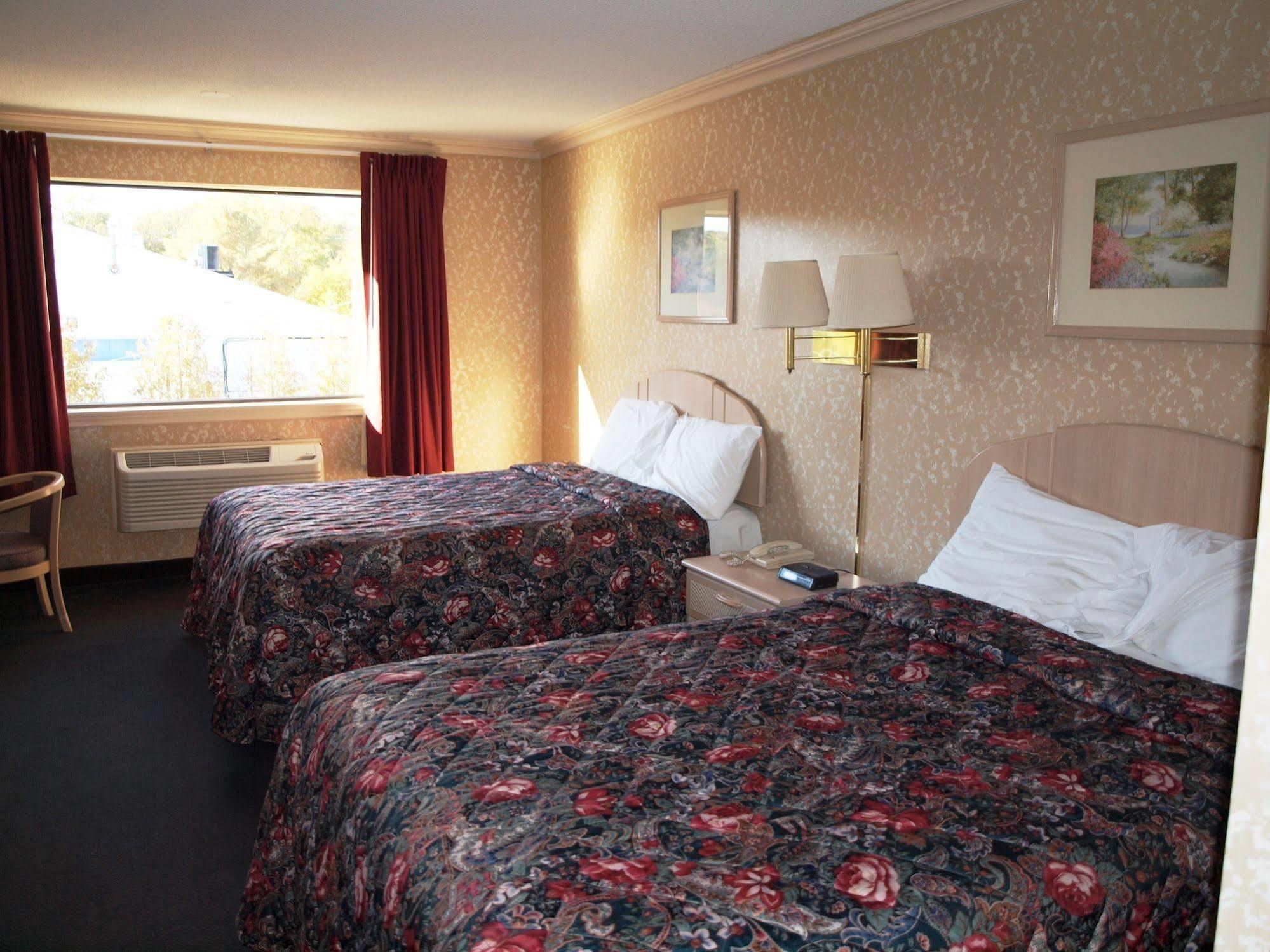 Hilltop Express Inn Groton Buitenkant foto
