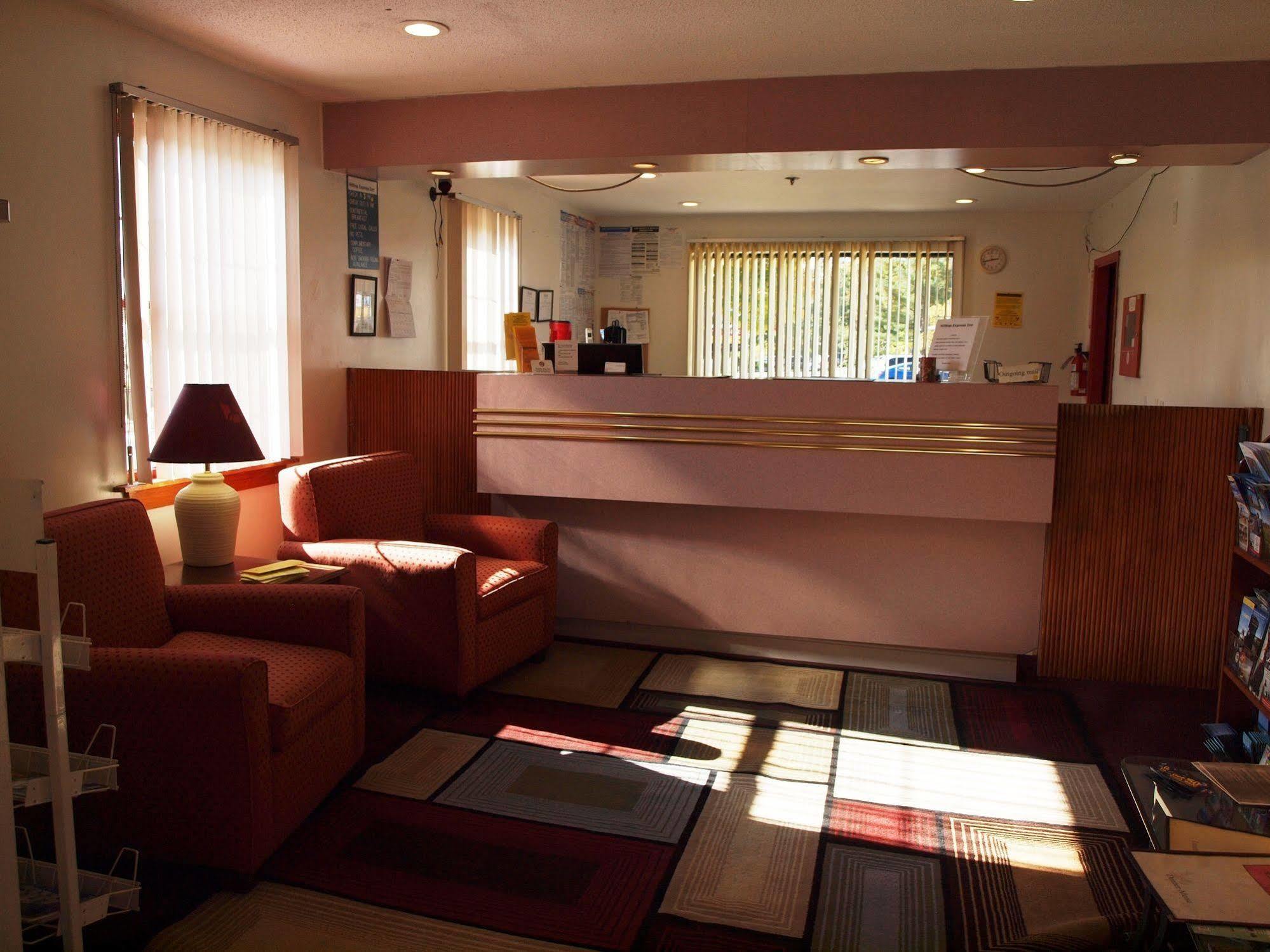 Hilltop Express Inn Groton Buitenkant foto